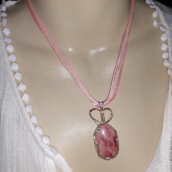 Hand Crafted Heart Wire Setting Rose Quartz - Picture 2 of 5